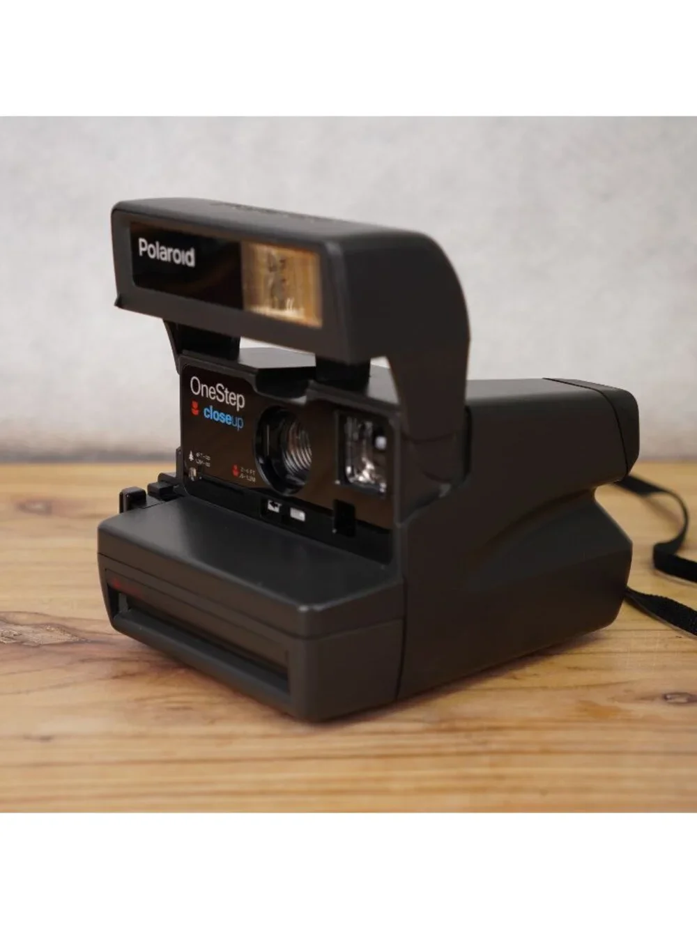 Polaroid OneStep Close-Up 600 Instant Camera Retro Black With Built-In Flash